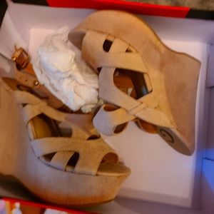guess wedge sandles size 6.5